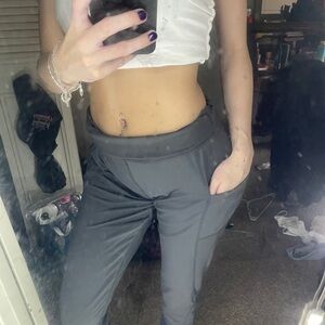 Gray legging with two pockets don’t fit me no more size L